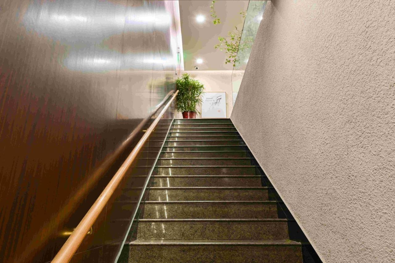Xingshe Alley Courtyard Hotel Beijing Wangfujing Forbidden City Branch - Breakfast Included & English Speaking Reception & Free Wifi And Laundry Room & Hutong Culture & Cat-Keeping & Flower-Growing Terrace & One Day Tour Service & Free Coffee Εξωτερικό φωτογραφία